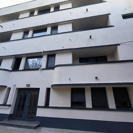 Modern Oasis In Bucharest's Core Apartmán